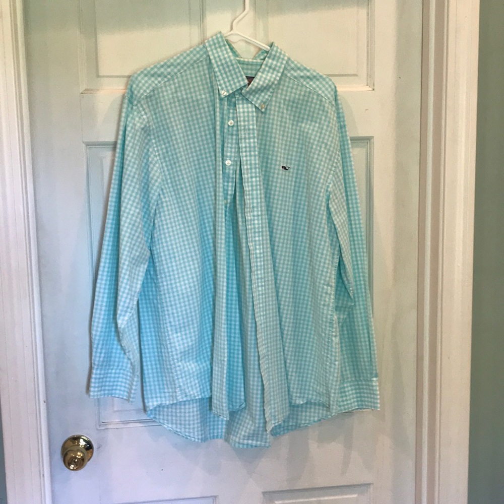 Large vineyard vines whale shirt
